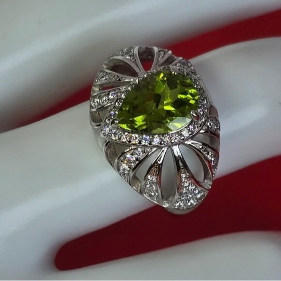 925 Sterling Silver Ring with Natural Peridot & CZ - Picture 6 of 11